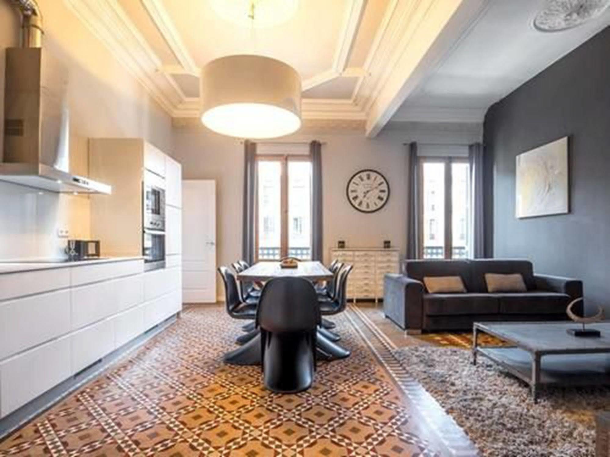 Rent Top Apartments Near Plaza De Catalunya 巴塞罗那 外观 照片